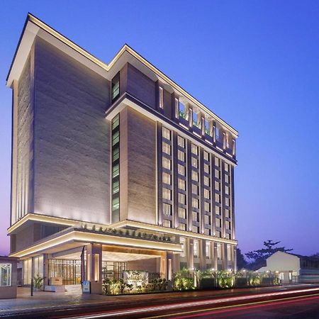 Bellevue Sarovar Premiere Джунагадх Екстер'єр фото