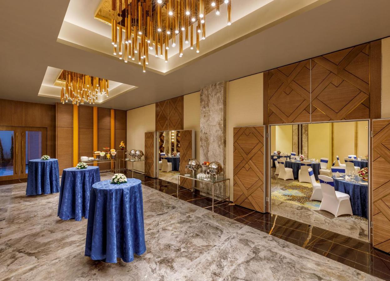Bellevue Sarovar Premiere Джунагадх Екстер'єр фото